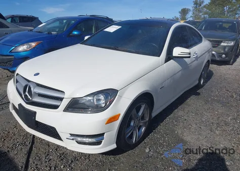 2012 Mercedes-Benz C 250 из США, поврежденный, VIN WDDGJ4HB5CF891872